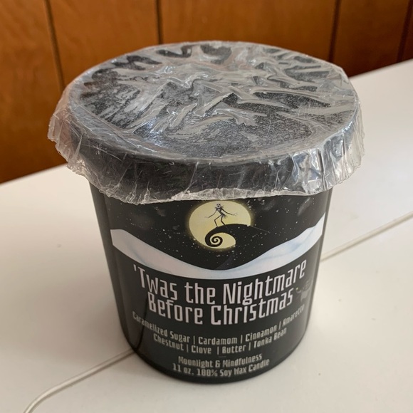 NEW "Twas the Nightmare Before Christmas" Scented
Candle With Crystal Accents - Picture 3 of 10